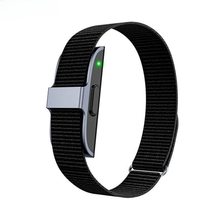 Smart Bracelet with Heart Rate and Temperature Monitoring