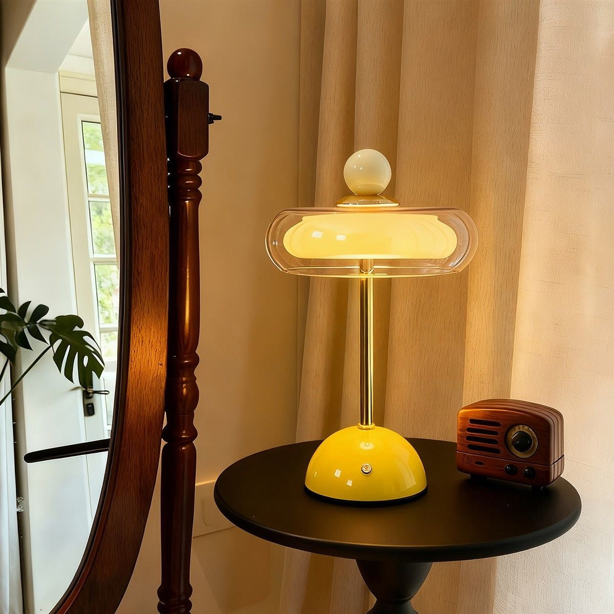 Mushroom-shaped table lamp